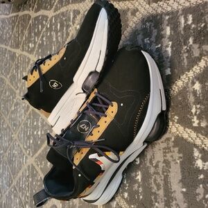 Nike air zoom N7 type running shoes sz 9, black with tan swoosh